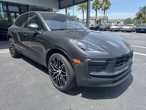 Certified 2026 Porsche Macan AWD/4WD image 5