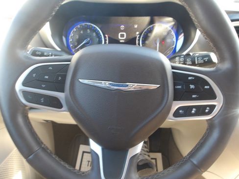 Used 2018 Chrysler Pacifica Touring-L w/ Advanced Safetytec Group image 13