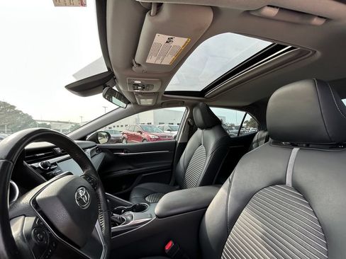 Used 2019 Toyota Camry SE FWD image 12