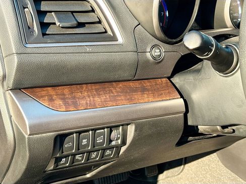 Used 2017 Subaru Outback 2.5i Limited image 11