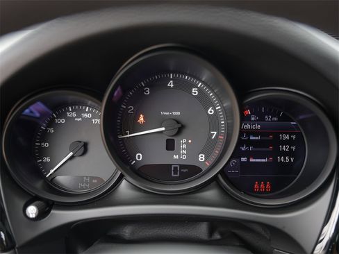 Used 2025 Porsche Macan image 16