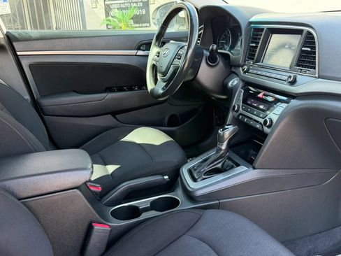 Used 2018 Hyundai Elantra Value Edition FWD image 4
