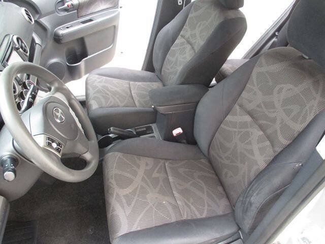 Used 2015 Scion xB FWD image 11