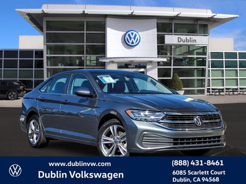 Used 2024 Volkswagen Jetta SE image 1
