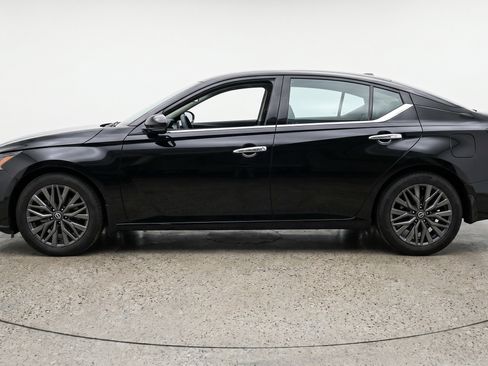 Used 2025 Nissan Altima 2.5 SV FWD image 5