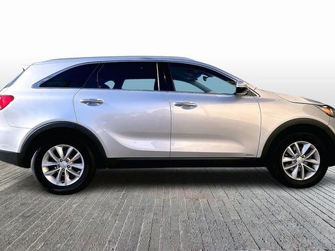 Used 2018 Kia Sorento LX image 8