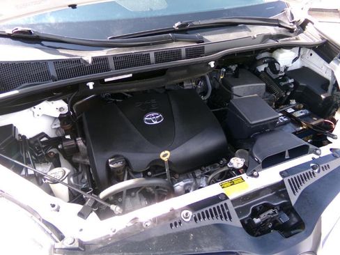 Used 2020 Toyota Sienna LE image 40