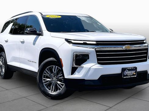 Used 2025 Chevrolet Traverse LT AWD/4WD image 3