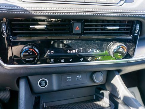 Used 2021 Nissan Rogue SV image 25