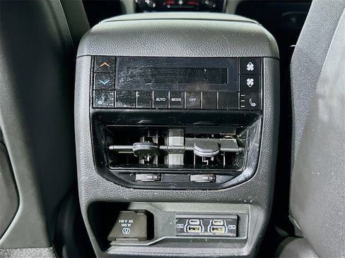 Used 2025 Jeep Grand Cherokee L Limited w/ Black Appearance Package image 33