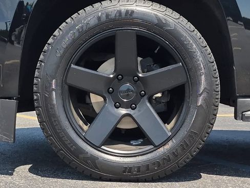 Used 2015 Chevrolet Tahoe LTZ AWD/4WD image 6