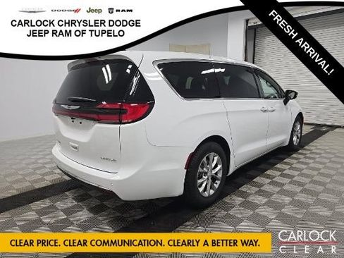 Used 2026 Chrysler Pacifica Limited FWD image 4