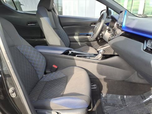 Used 2021 Toyota C-HR XLE image 14