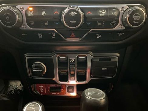 Used 2020 Jeep Wrangler Unlimited Rubicon w/ Dual Top Group image 23