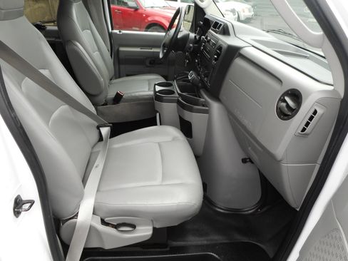 Used 2011 Ford E-150 and Econoline 150 Wagon w/ PWR Windows & Locks Group RWD image 15