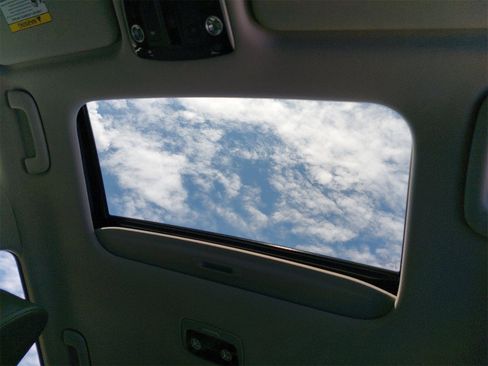 Certified 2025 Kia Seltos SX w/ SX Sunroof Package image 34