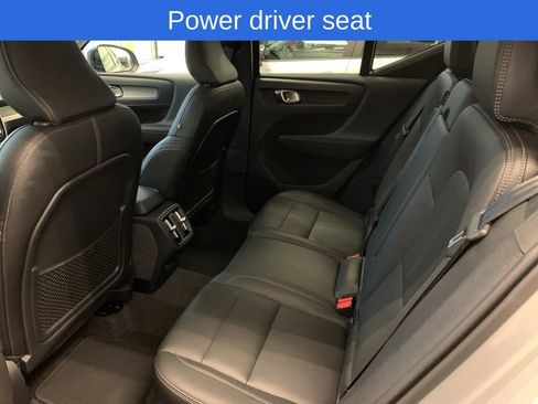 Used 2025 Volvo XC40 B5 Plus image 10