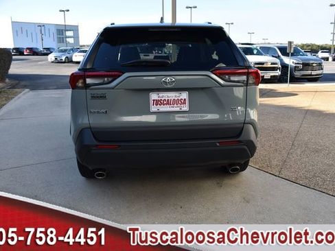 Used 2022 Toyota RAV4 XLE Premium image 8