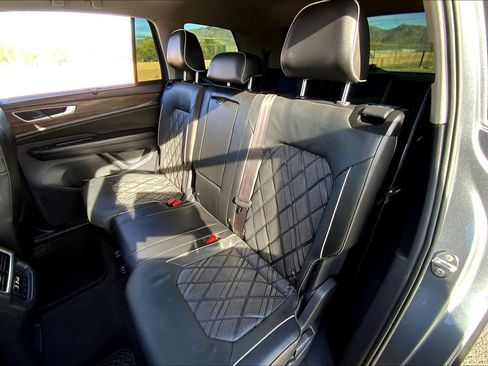 Used 2024 Volkswagen Atlas SEL Premium R-Line image 20