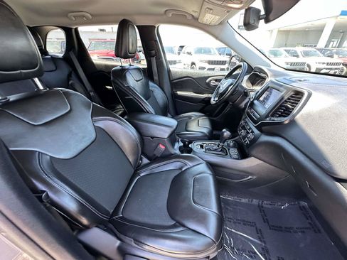 Used 2020 Jeep Cherokee Latitude Plus AWD/4WD image 23