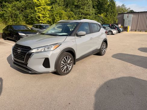 Certified 2024 Nissan Kicks SV FWD image 1
