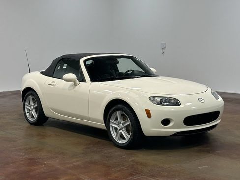 Used 2007 MAZDA MX-5 Miata Sport RWD image 21