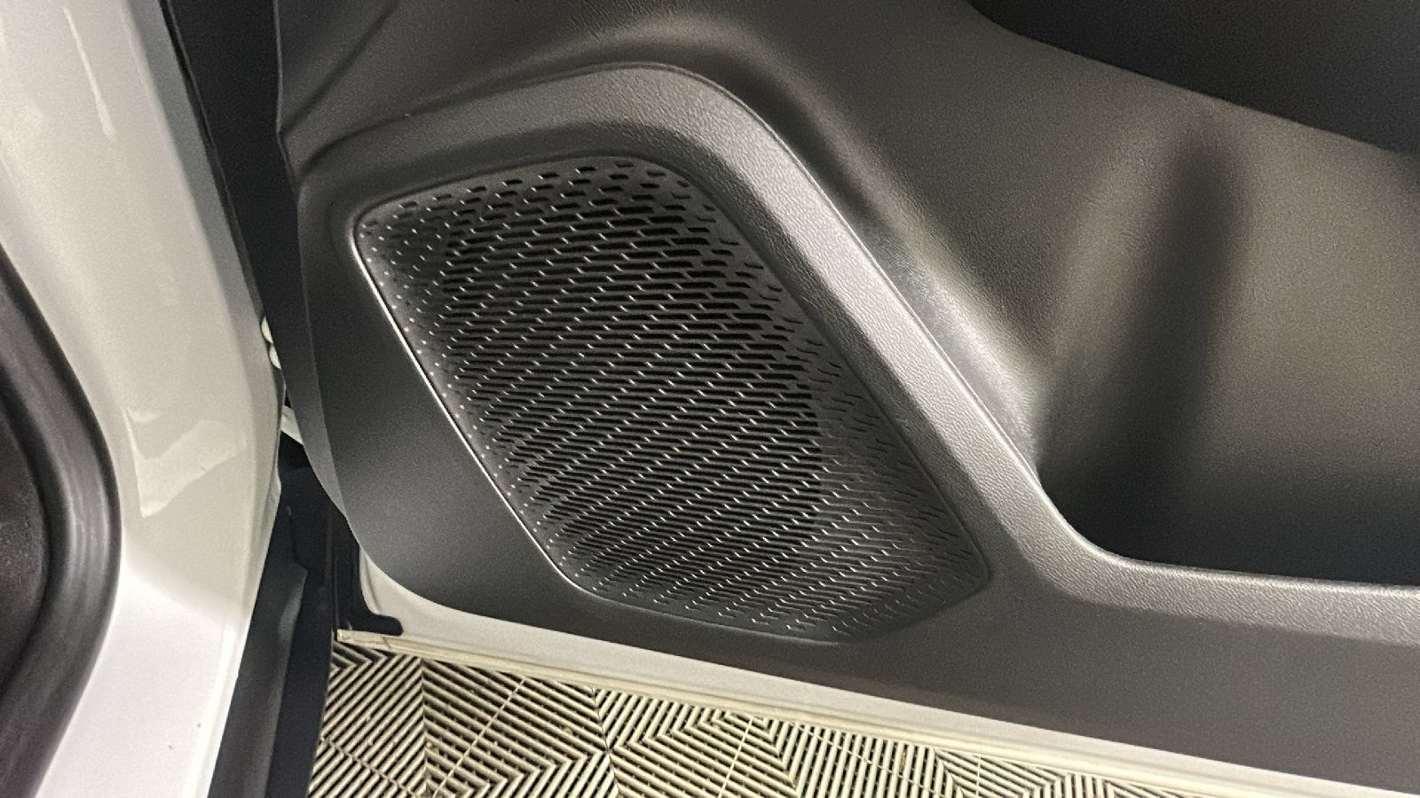Used 2024 Chevrolet Equinox EV LT w/ LPO, All-Weather Mat Package FWD image 33