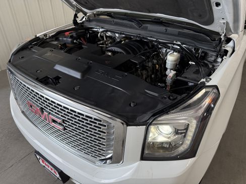 Used 2016 GMC Yukon XL Denali w/ Open Road Package AWD/4WD image 18