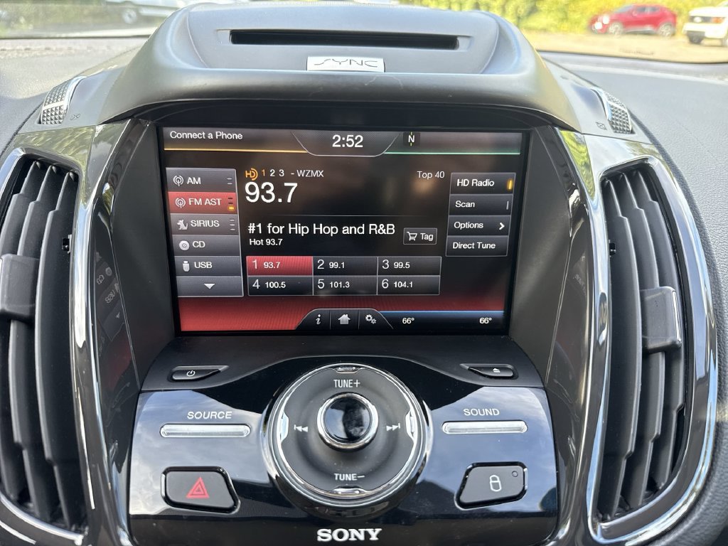 Used 2015 Ford Escape Titanium w/ Equipment Group 301A AWD/4WD image 16