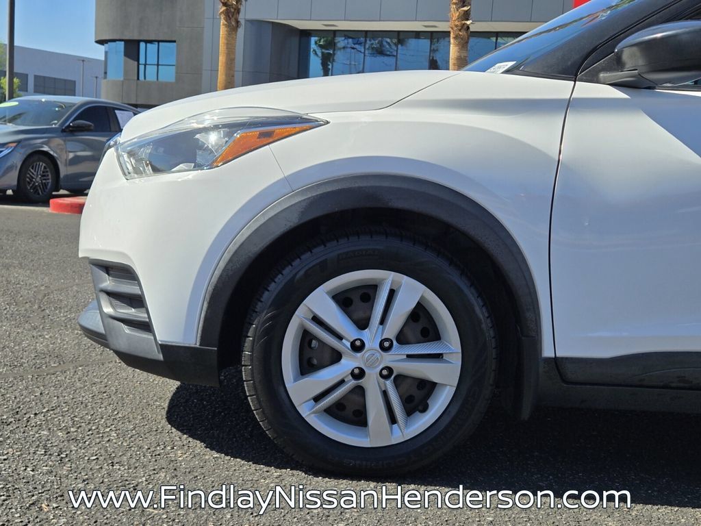 Used 2018 Nissan Kicks S FWD image 9