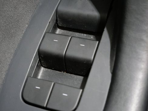 Used 2021 Tesla Model Y Long Range image 14