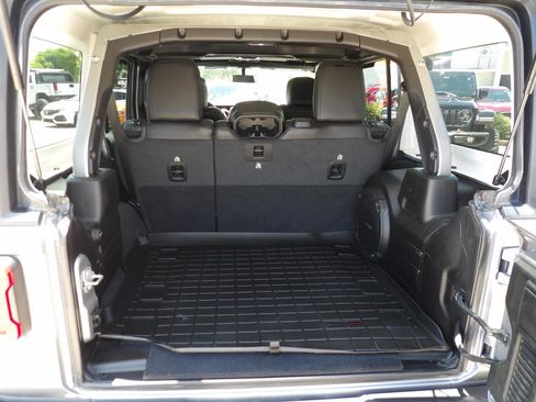 Used 2021 Jeep Wrangler Unlimited Rubicon AWD/4WD image 11
