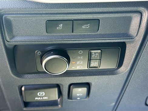 Used 2024 Ford Expedition Max XLT image 11