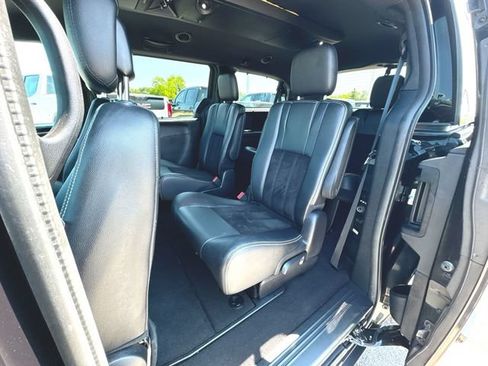 Used 2016 Dodge Grand Caravan SXT FWD image 23