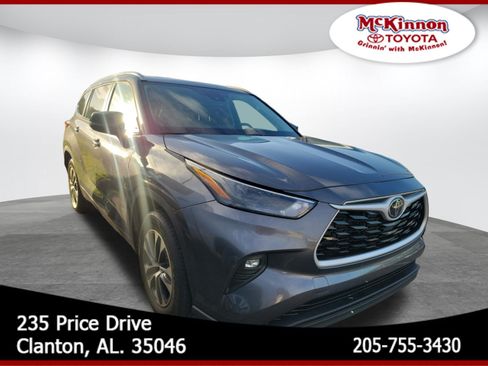 Used 2025 Toyota Highlander XLE FWD image 1