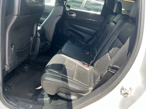 Used 2011 Jeep Grand Cherokee Laredo AWD/4WD image 11
