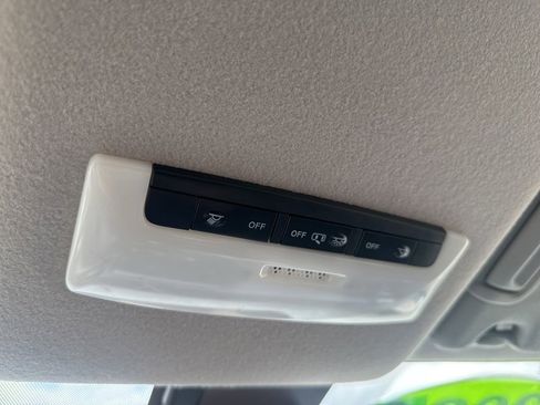 Used 2024 Nissan Versa SV FWD image 21