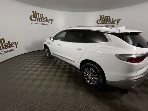 Used 2023 Buick Enclave Essence image 6