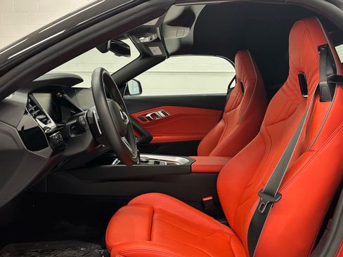 Used 2024 BMW Z4 M40i w/ Premium Package image 17