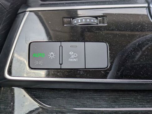 Used 2019 Audi Q8 Premium Plus w/ Premium Plus image 26