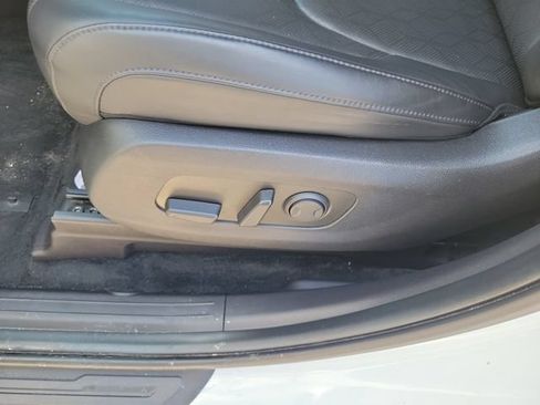 Used 2024 Kia Carnival LX FWD image 20