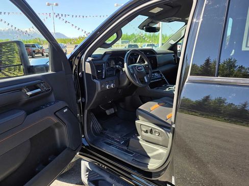 Used 2025 GMC Sierra 2500 AT4 w/ Technology Package AWD/4WD image 19