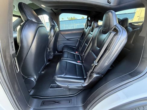 Used 2020 Tesla Model X image 23