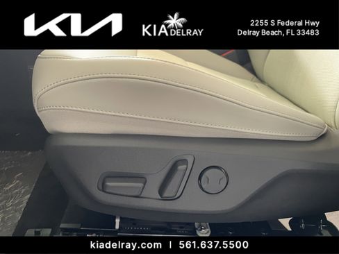 New 2025 Kia Niro EX image 17