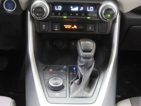 Used 2021 Toyota RAV4 XLE w/ Convenience Package AWD/4WD image 10