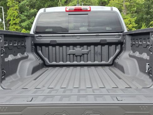 Used 2024 Chevrolet Colorado Z71 w/ Z71 Convenience Package 2 AWD/4WD image 28