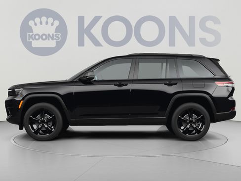 Used 2023 Jeep Grand Cherokee Altitude AWD/4WD image 2