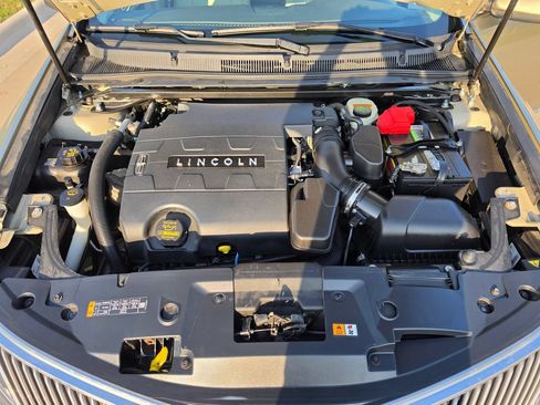 Used 2013 Lincoln MKS AWD image 23