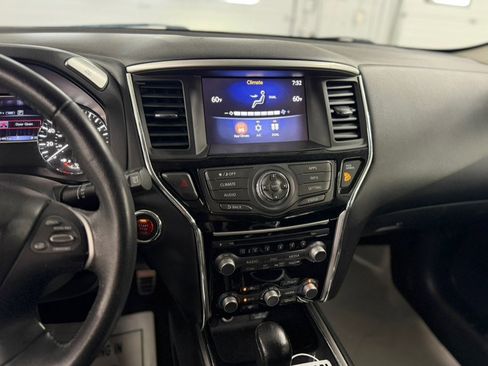 Used 2018 Nissan Pathfinder SV AWD/4WD image 19