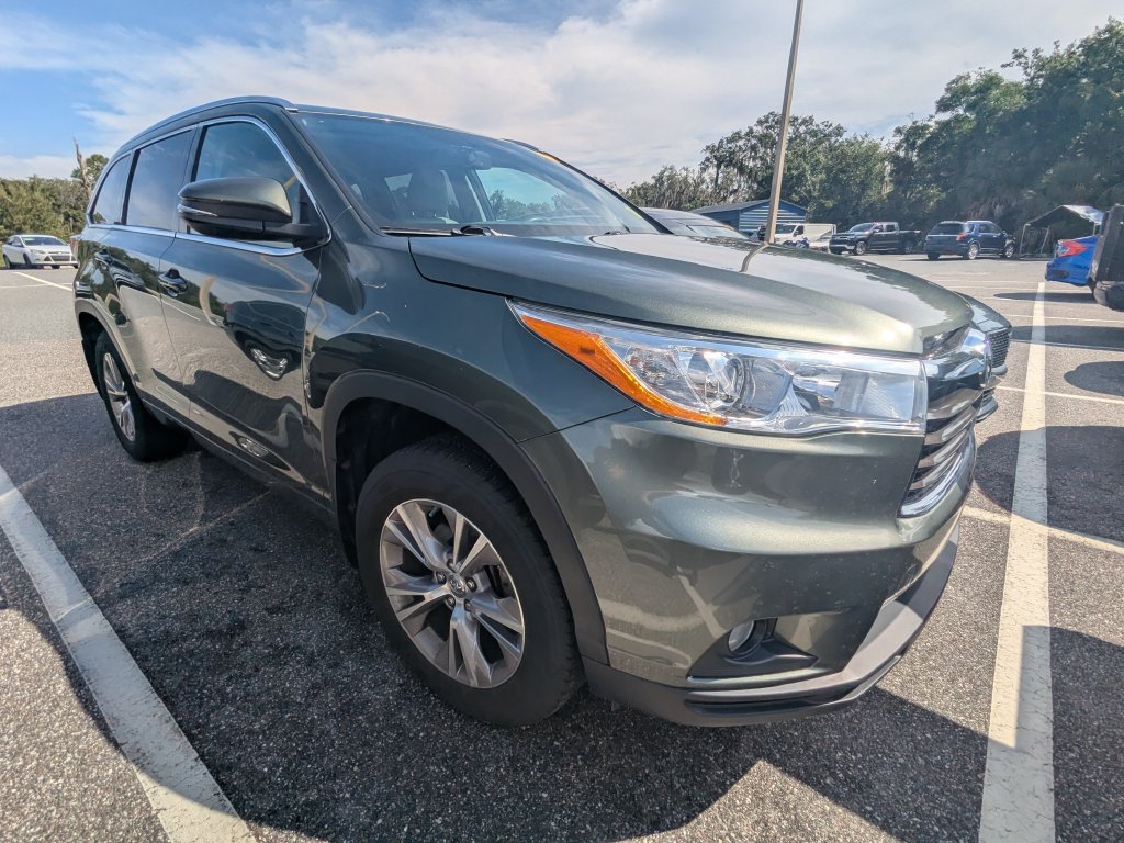 Used 2014 Toyota Highlander XLE AWD/4WD image 1